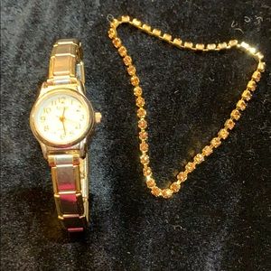 Lot including an Elegant watch and bracelet set. Gold tones.NH6